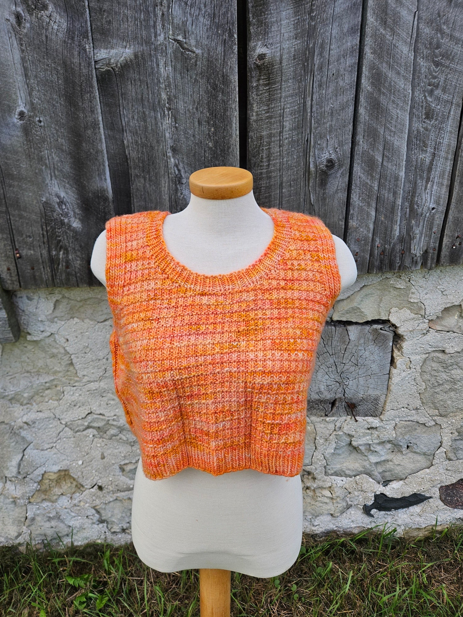 Sleeveless Crop Top – Koigu Canada Studio