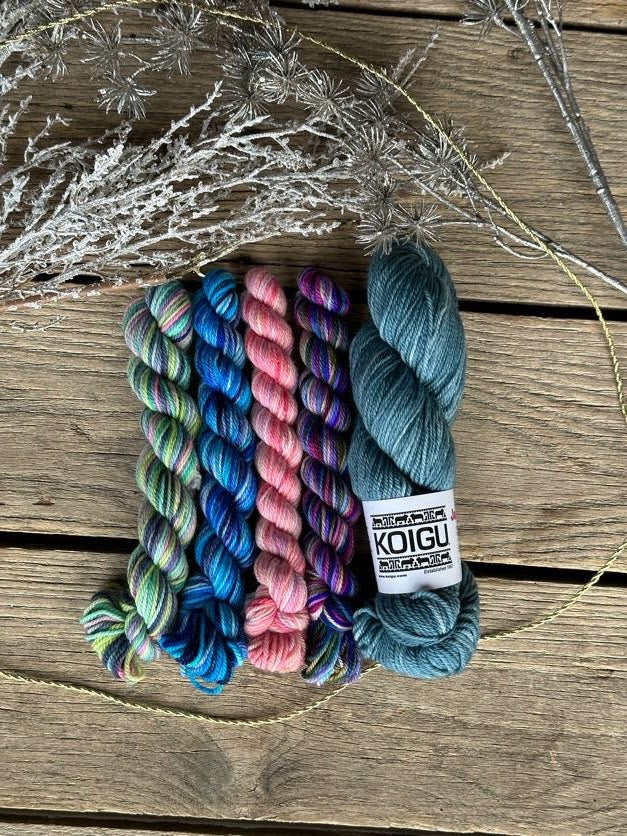 Floral Frills Bucket Hat Kit - Granny Square CROCHET