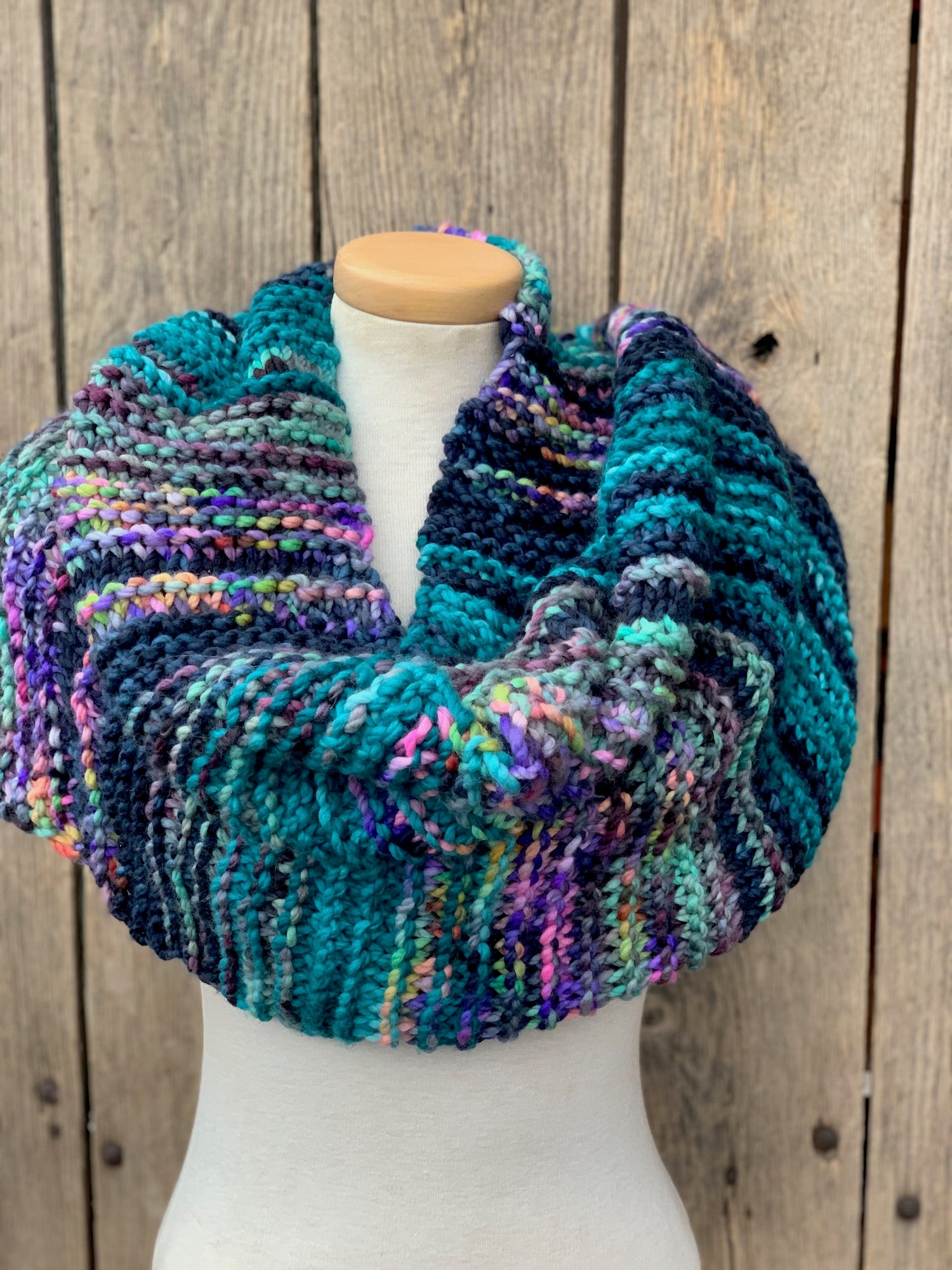Azzo Cowl By Taiu Landra (pattern)